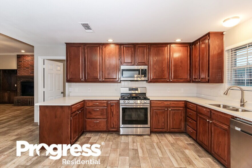 Building Photo - 2505 Coffey Dr