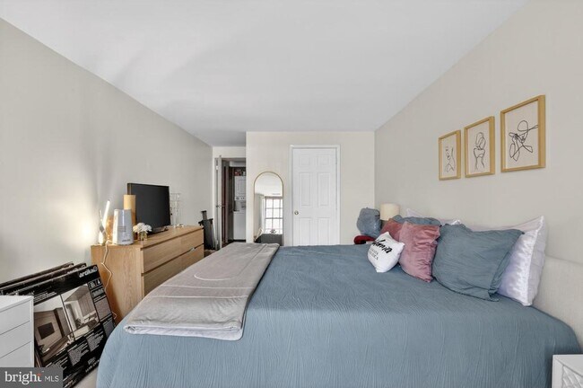 Building Photo - 825 N 29th St