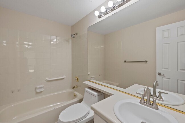 Building Photo - BRIGHT & UPDATED RANCH-STYLE HOME in D-20
