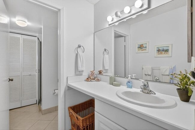 Building Photo - 7410 S Ocean Dr