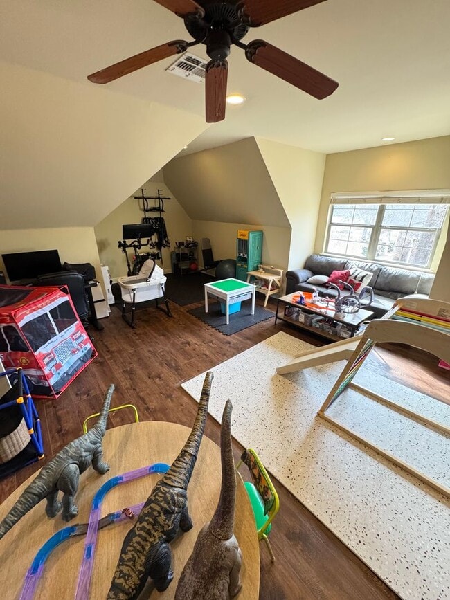 Building Photo - Lakewood Neighborhood!