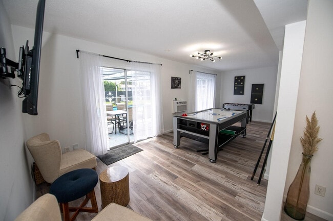 Building Photo - 5320 Taylor St