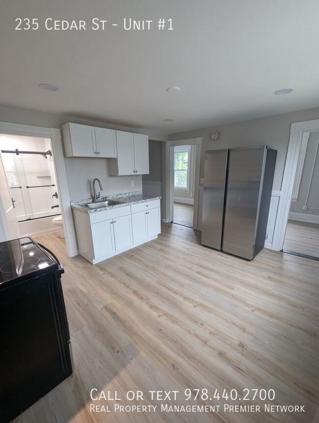 Building Photo - 235 Cedar St