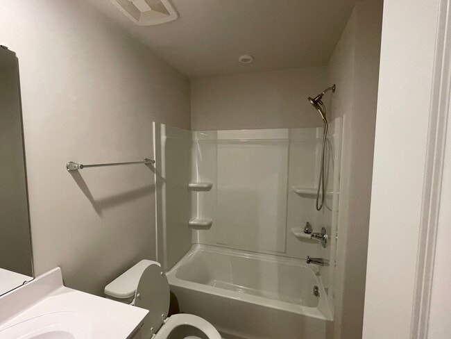 Building Photo - You’ve Got to See This Rental!