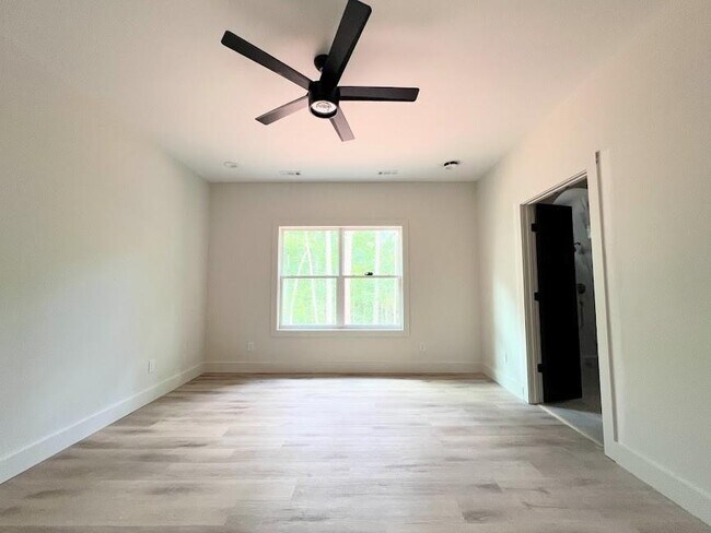 Building Photo - 163 Rias Way