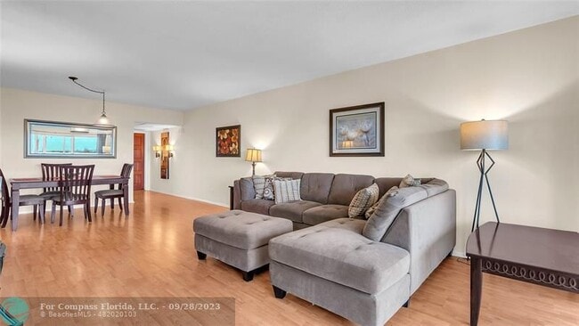 Building Photo - 3150 N Palm Aire Dr