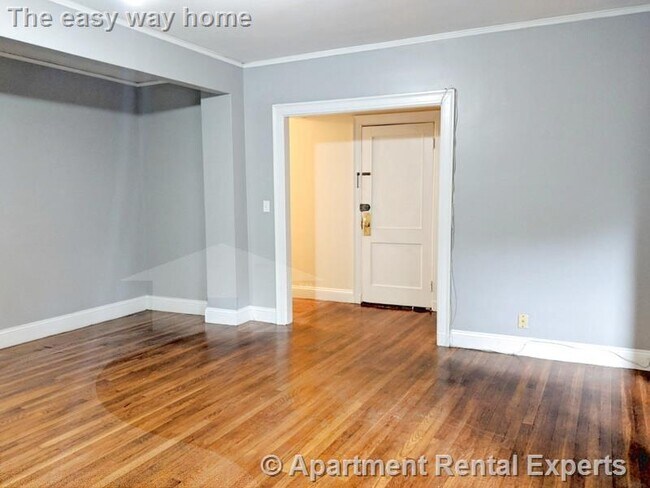 Building Photo - 7 Craigie Cir