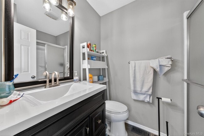 Building Photo - 12 Brook Dr