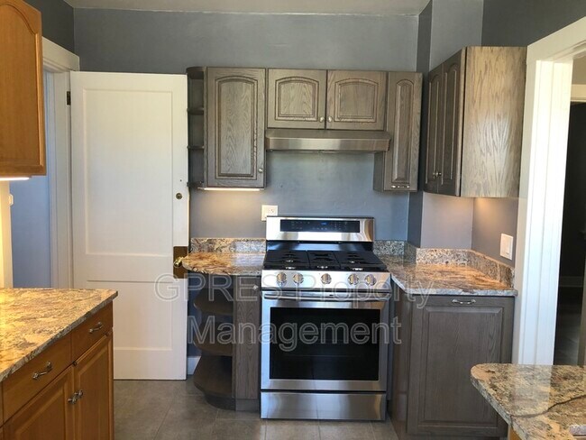 Building Photo - 357 Washington Ave