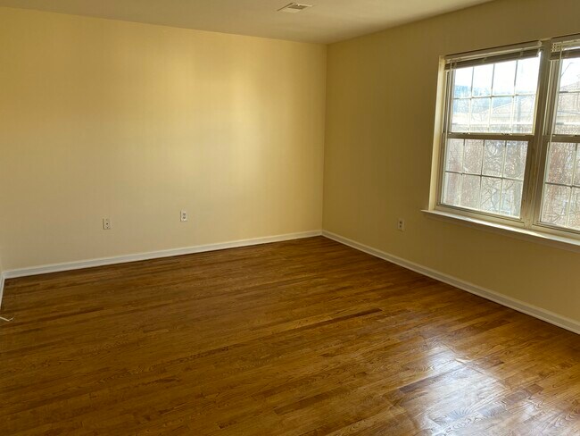 Building Photo - 122 Port Ave