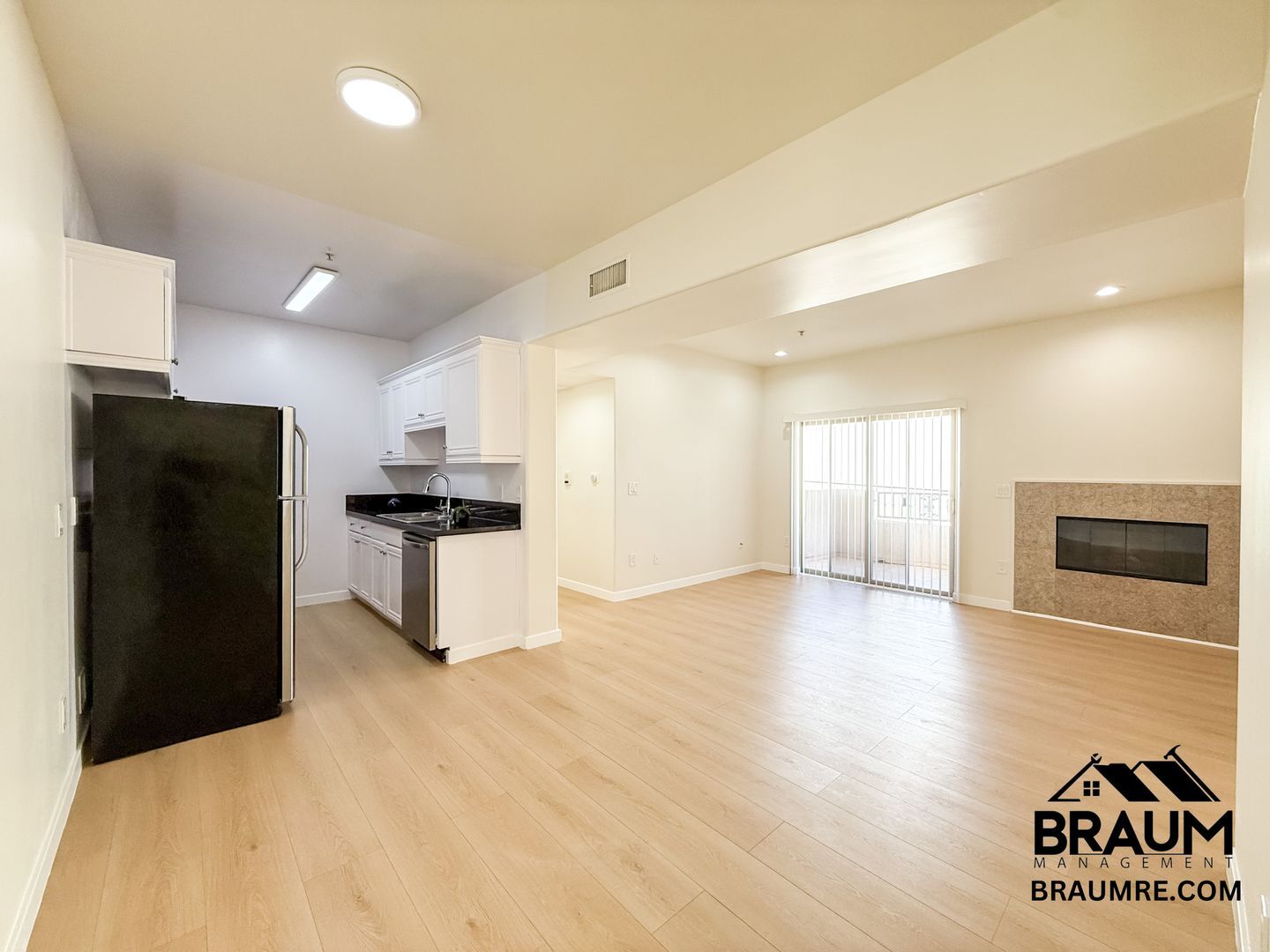 Building Photo - 10849 Fruitland Dr