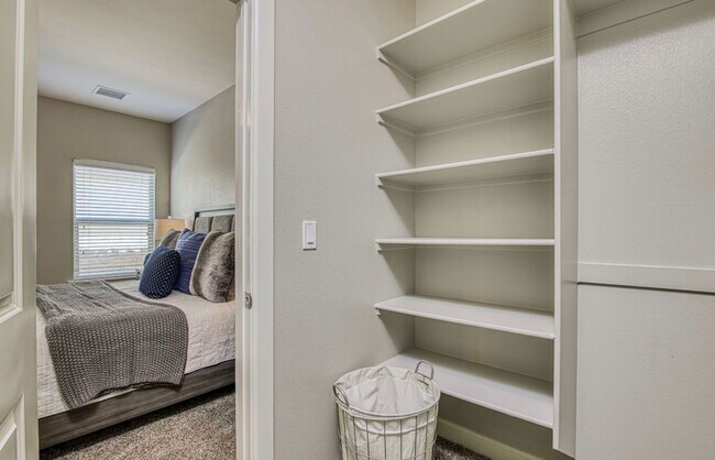 Building Photo - Furnished Eastside Beautiful 3 bed/2 baths for RENT Utilities & Wi-Fi INCLUDED