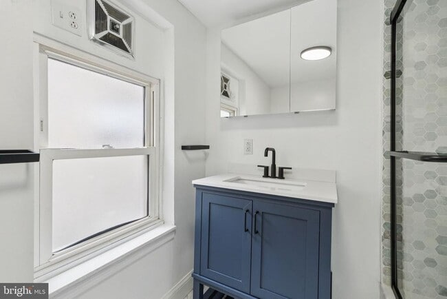 Building Photo - 161 Mifflin St