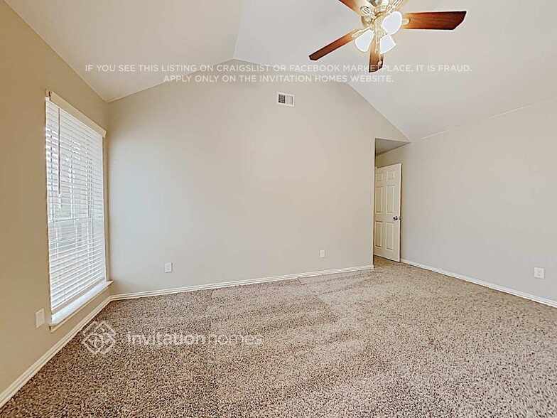 Building Photo - 8490 Hidden Spring Dr