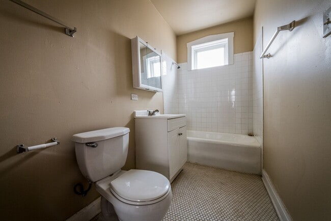 Building Photo - 5500 W Van Buren St Chicago, IL 60644