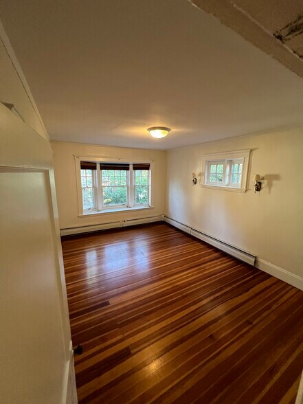 Living room - 60 Hammond St
