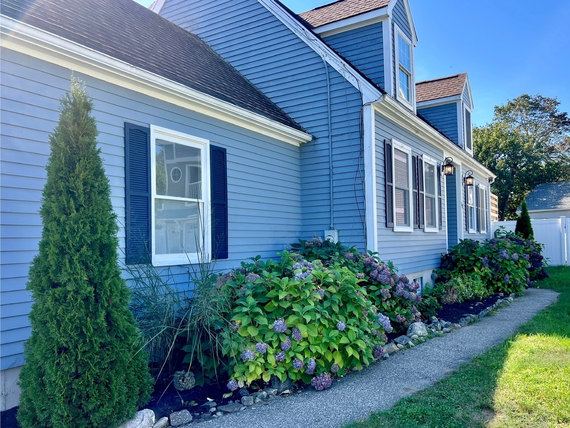Building Photo - 18 Acadia Ave