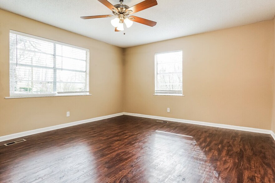 Building Photo - 3117 Parkwood Rd