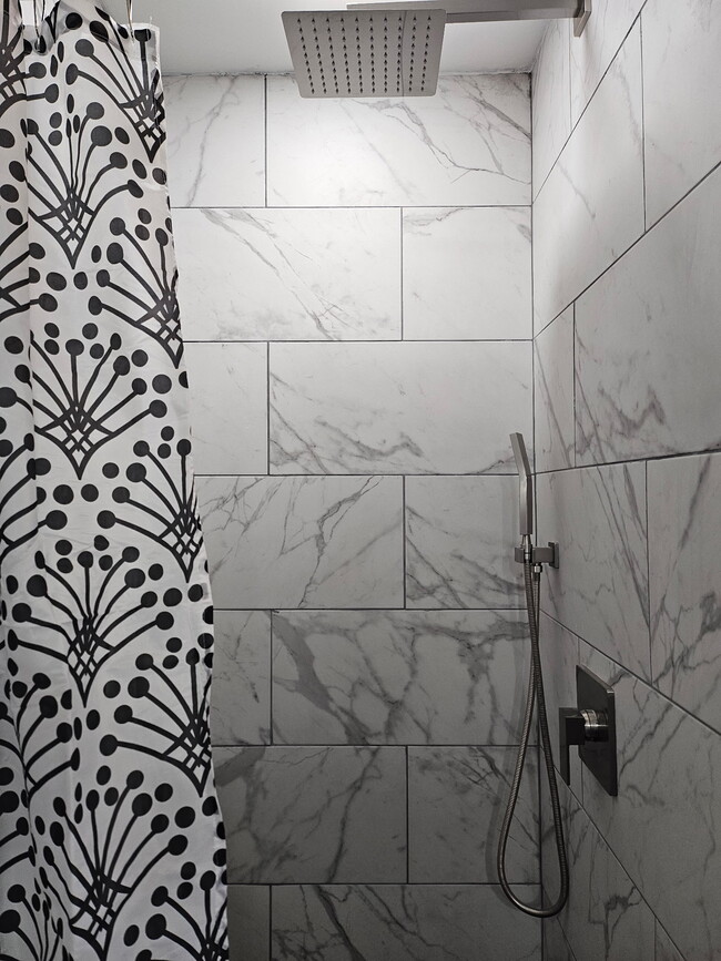 Building Photo - 46 Maxwell Dr