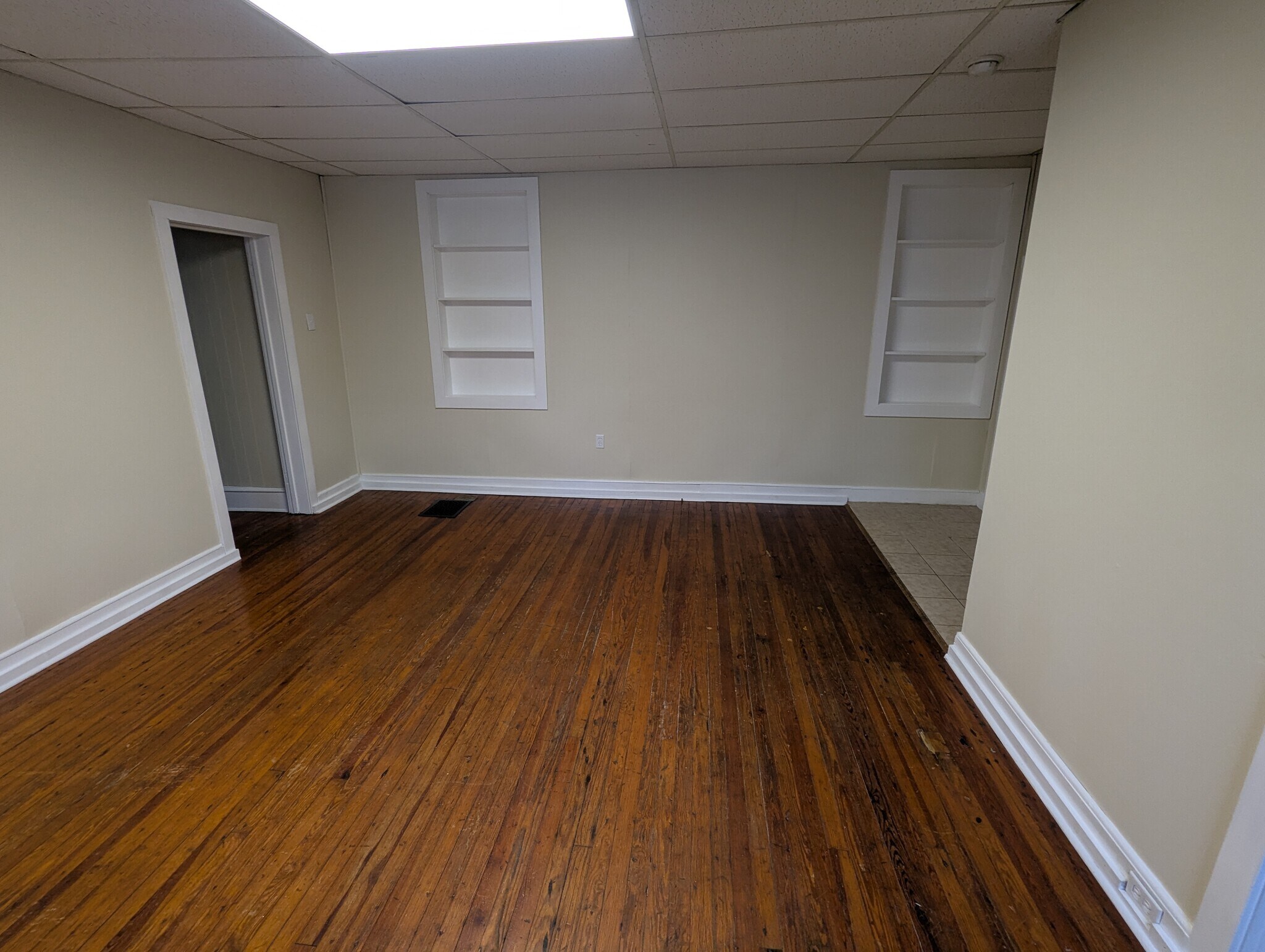 Building Photo - 2679 Riverside Dr