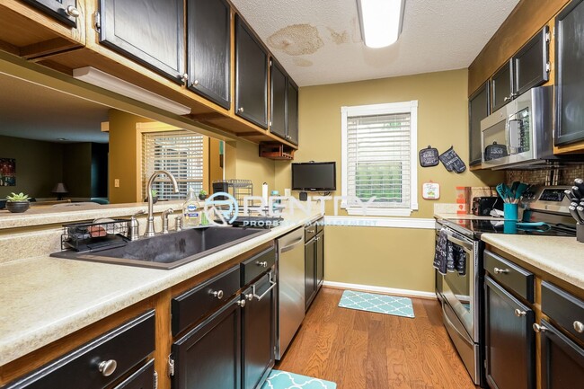 Building Photo - 3810 Old Rosebud Ct