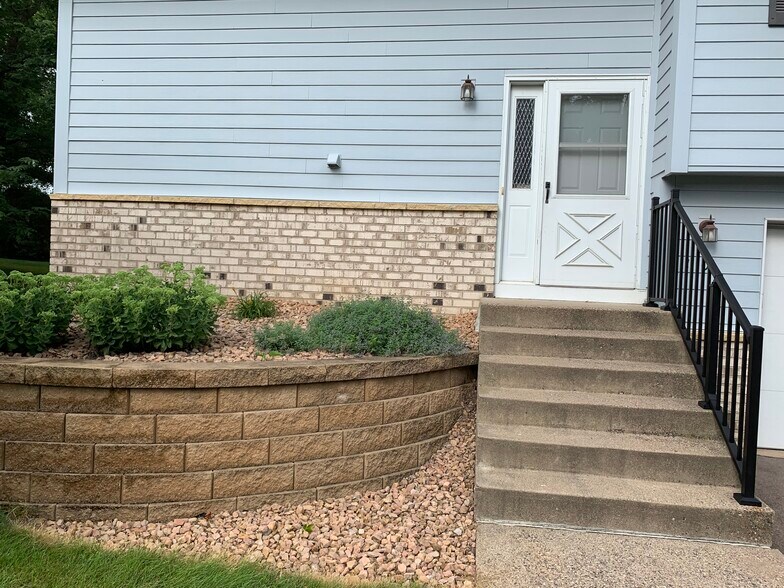 Building Photo - 11101 Vessey Cir