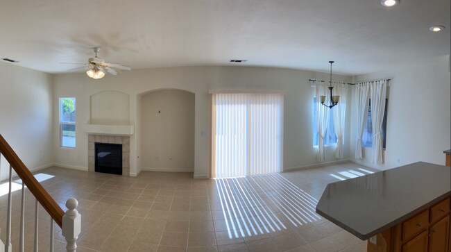 Building Photo - 2913 Esta Ave