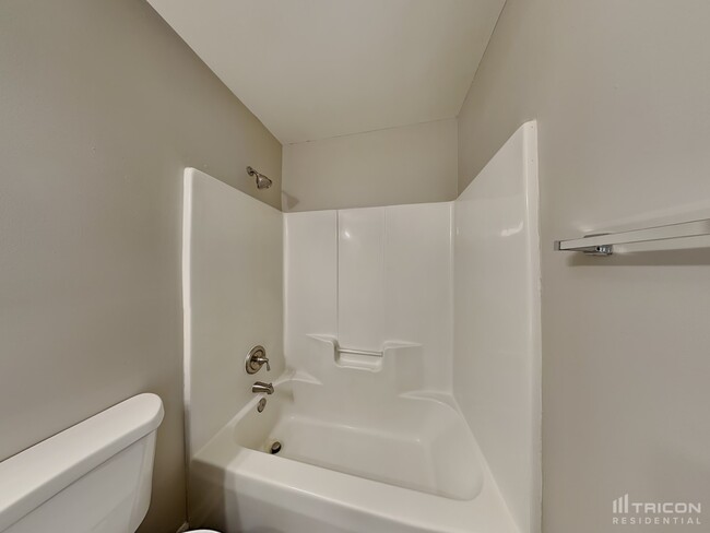 Building Photo - 2826 Bricker Dr