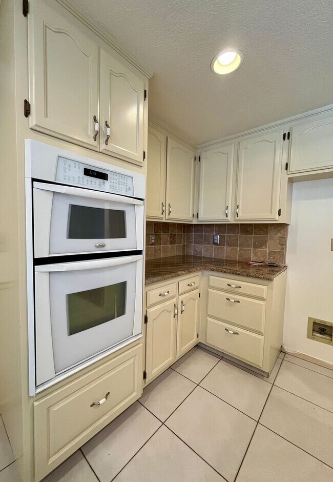 Building Photo - San Gabriel