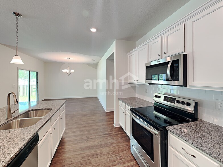 Building Photo - 104 Fornells Way