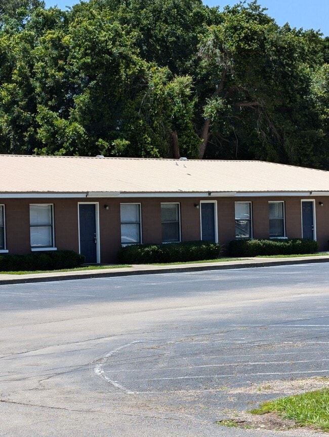 Building Photo - Gator Place