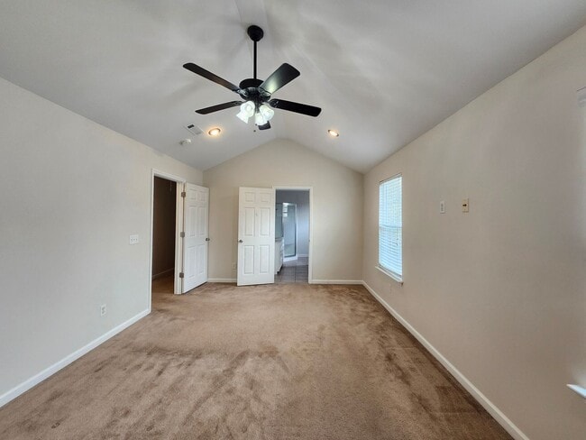 Building Photo - Spacious 5 bedroom 2 and a half bath home in Ringgold, GA