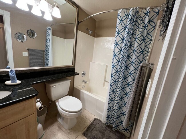 Building Photo - $500 OFF 1st MONTH RENT! MERIDIAN 2 BDR /2...