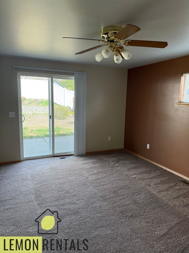 Building Photo - Three bedroom 2 bath house for rent