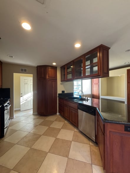 Building Photo - 9503 Medina Dr