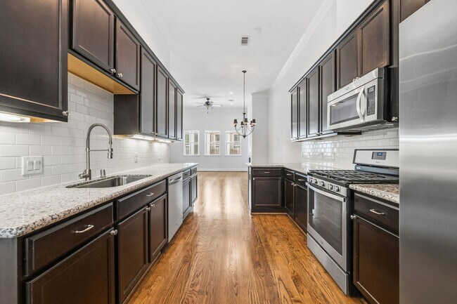 Building Photo - 617 W 24th St