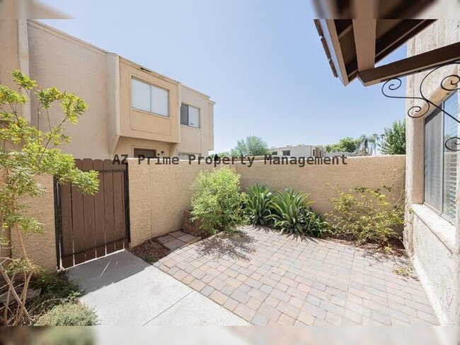 Building Photo - 8113 E Glenrosa Ave