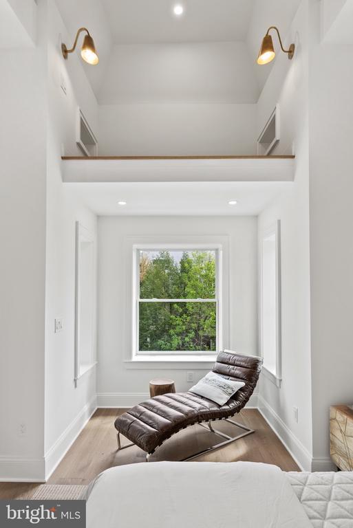 Building Photo - 2460 Ontario Rd NW