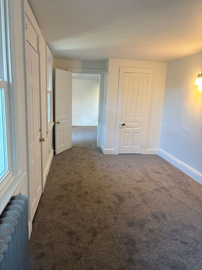 Building Photo - Spacious 4 Bedroom, 1.5 Bath House With Yard-York City SD