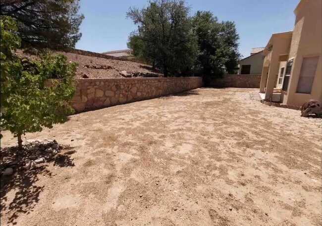 Building Photo - Short Term leases optionn4 Bedrooms 3 baths( near by Sunland Park Dr & Mesa St)