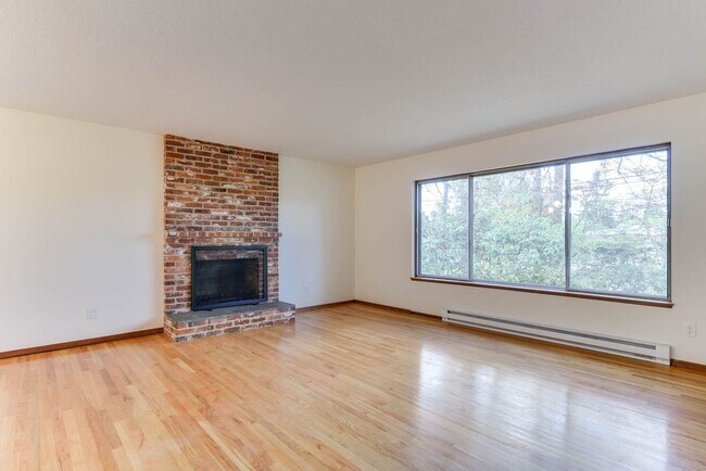 Building Photo - Terra Linda Home - 3 Bedrooms, 2 Baths, 1,...
