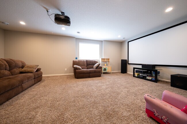 Building Photo - 15430 Eagle Creek Way
