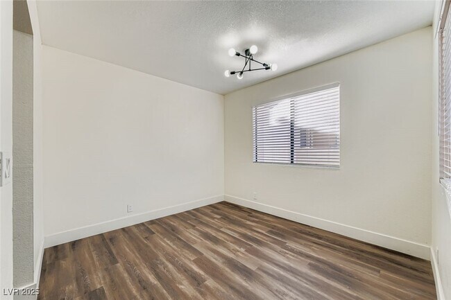 Building Photo - 3151 N Soaring Gulls Dr