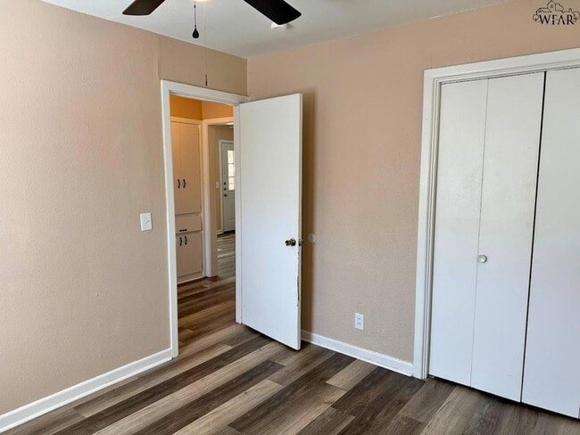 Building Photo - 102 Ave G