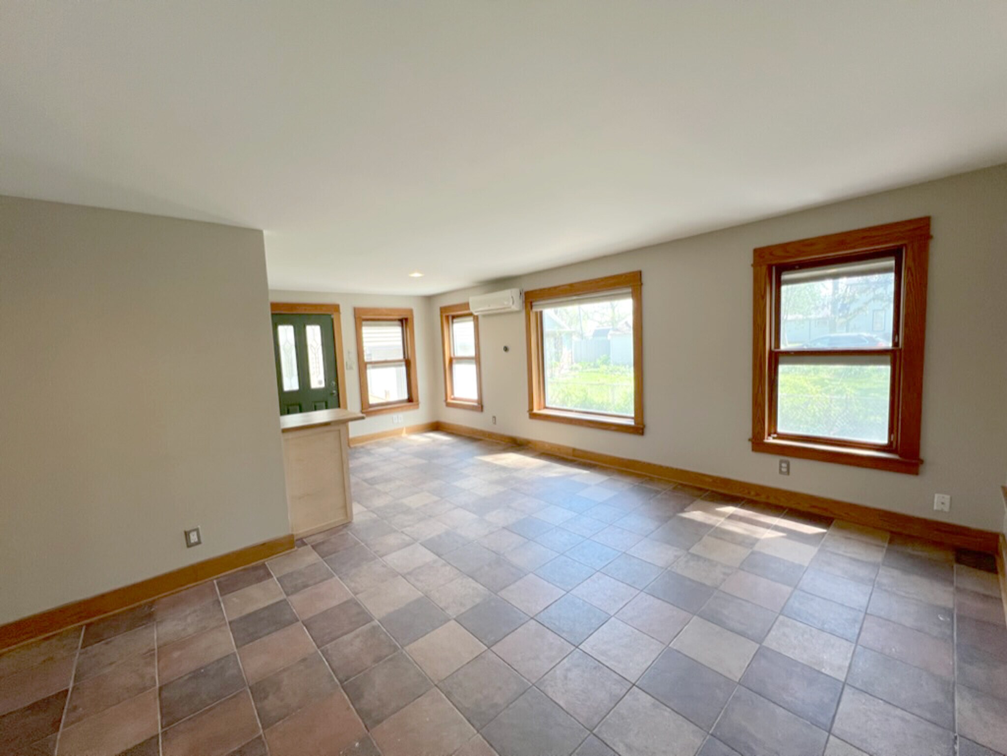 Building Photo - 506 S Poplar St