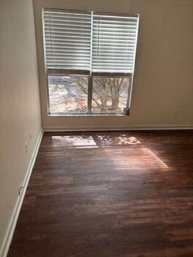 Building Photo - Gated Community- 2BA/1BA Condo