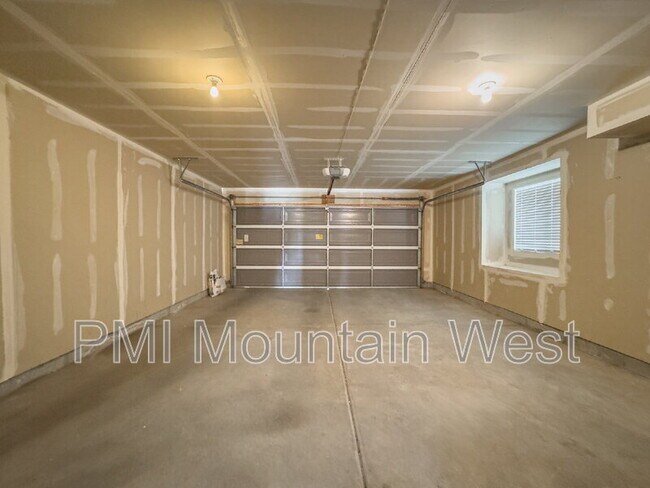 Building Photo - 948 Chelsea Ln