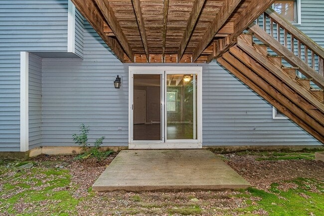 Building Photo - 68 Lantern Ln
