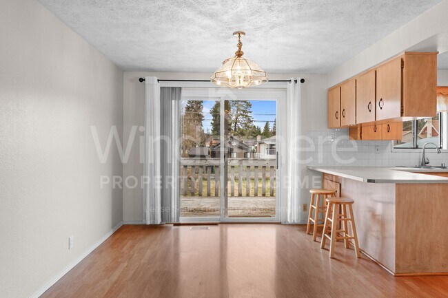 Building Photo - Beautiful Family Home ! Spring Special !! 50% Off first months rent.