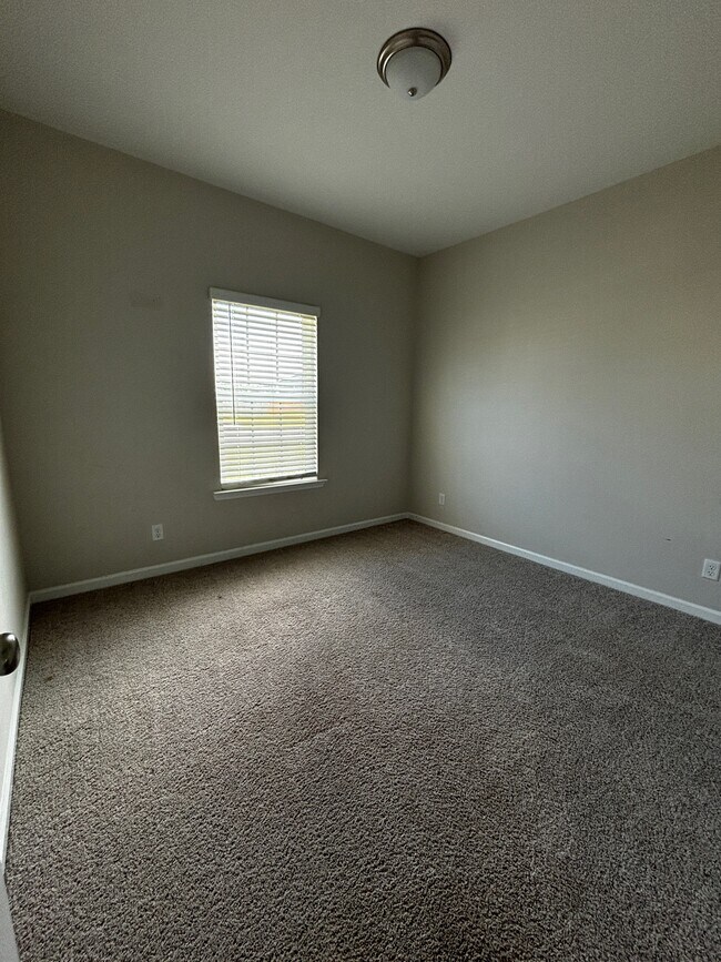 Building Photo - 289 Deerfield Dr NE